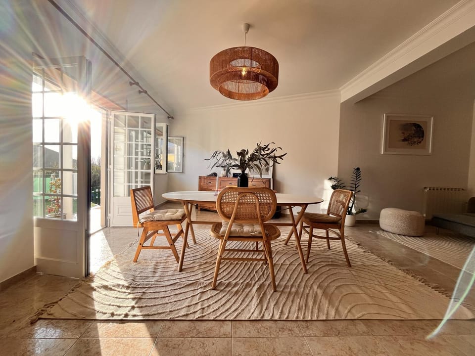 Seating area, Dining area