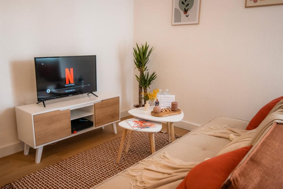 Communal lounge/ TV room, TV and multimedia, Living room, Seating area