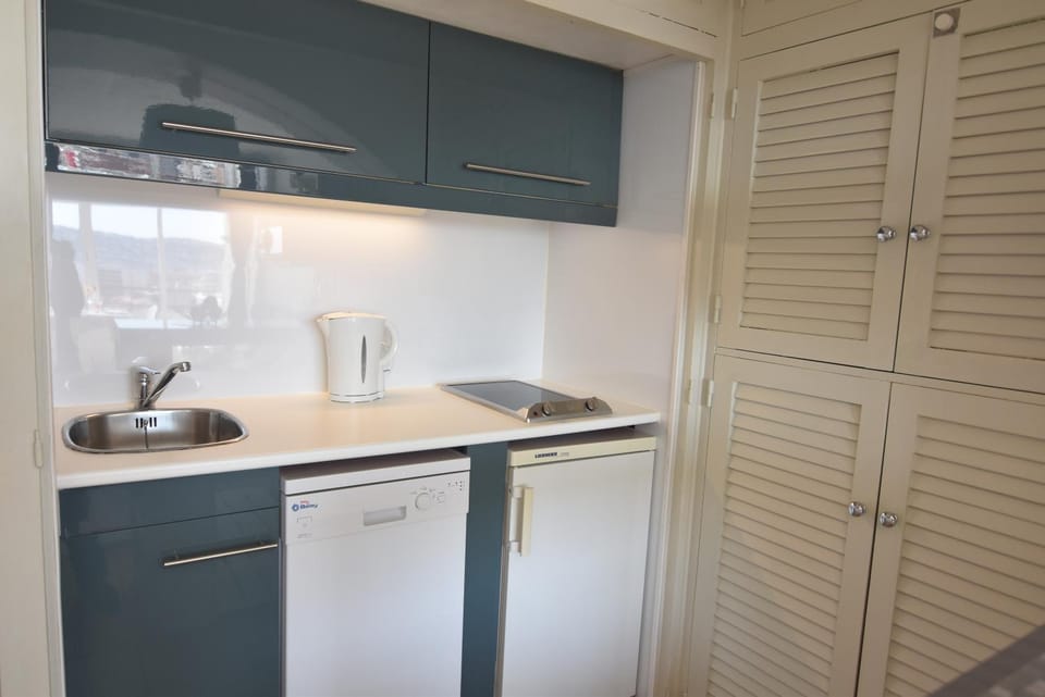 dishwasher, stove, wardrobe, kitchen