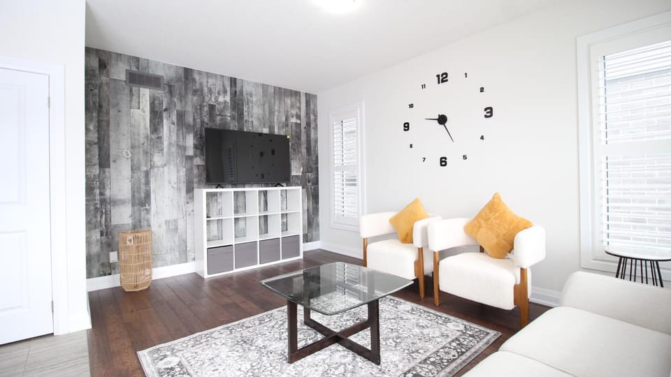 Beautiful House Near Grand River & Kiwanis Park House in Waterloo