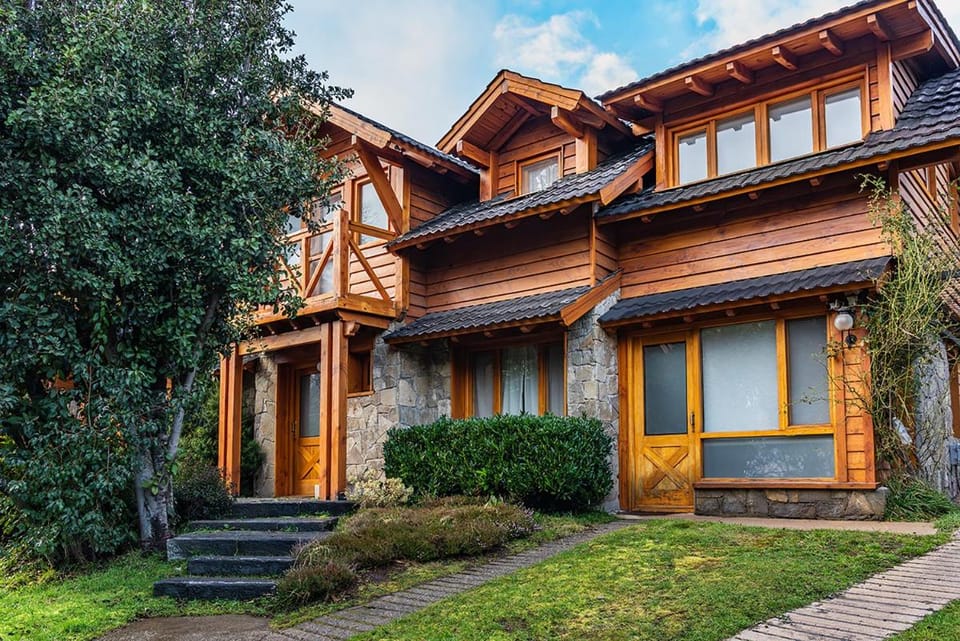 Happy Host Patagonia - La Gurisa House in Los Lagos, Chile