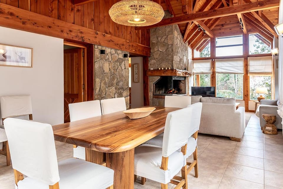 Happy Host Patagonia - La Gurisa House in Los Lagos, Chile