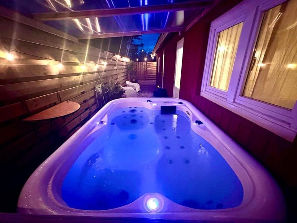 Charming Scandinavian eco house with private garden and jacuzzi between Amsterdam Haarlem and Schiphol Airport House in Haarlem