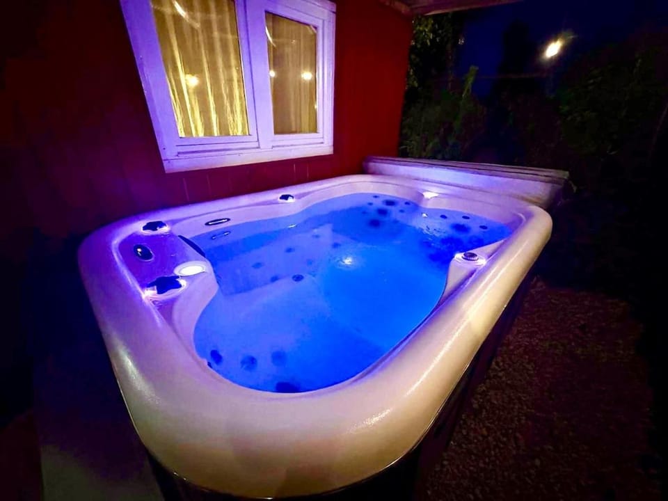 Charming Scandinavian eco house with private garden and jacuzzi between Amsterdam Haarlem and Schiphol Airport House in Haarlem