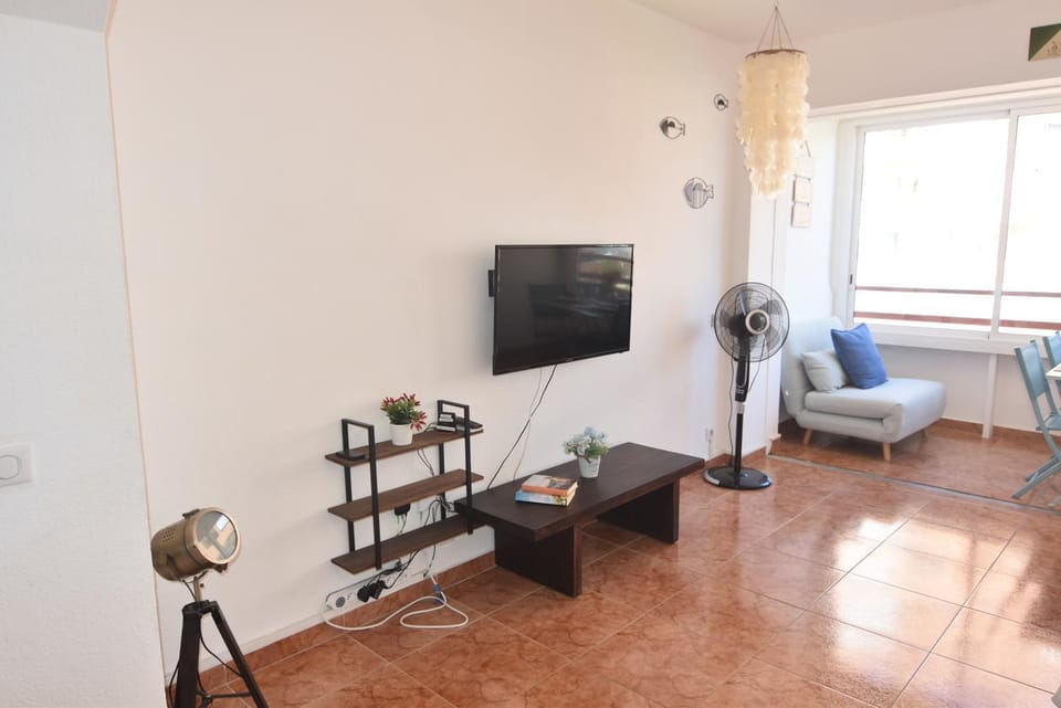 Communal lounge/ TV room, TV and multimedia, Living room, Dining area
