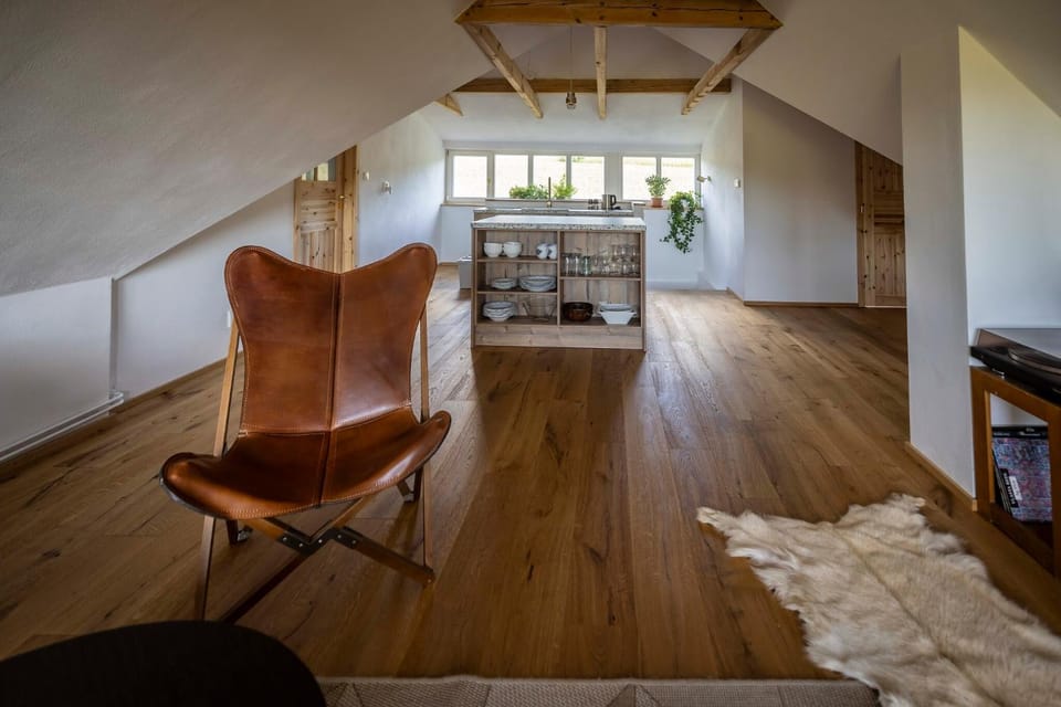 Kitchen or kitchenette, Seating area