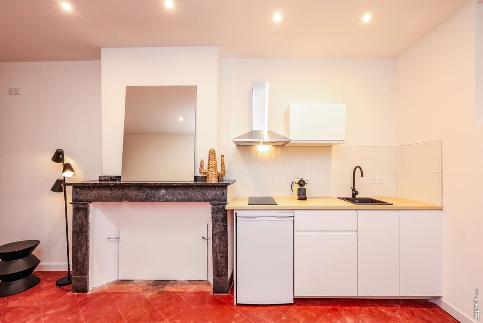 Kitchen or kitchenette, stove