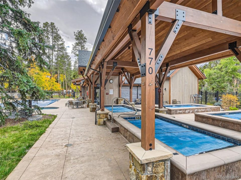 Natural landscape, Hot Tub, Pool view, Swimming pool