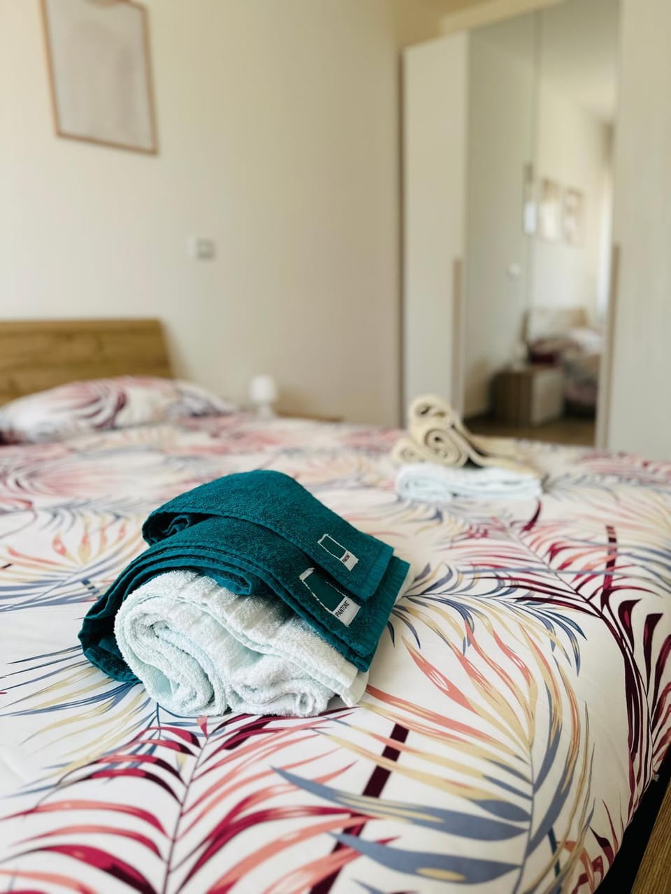 Bed, Photo of the whole room, Bedroom, towels