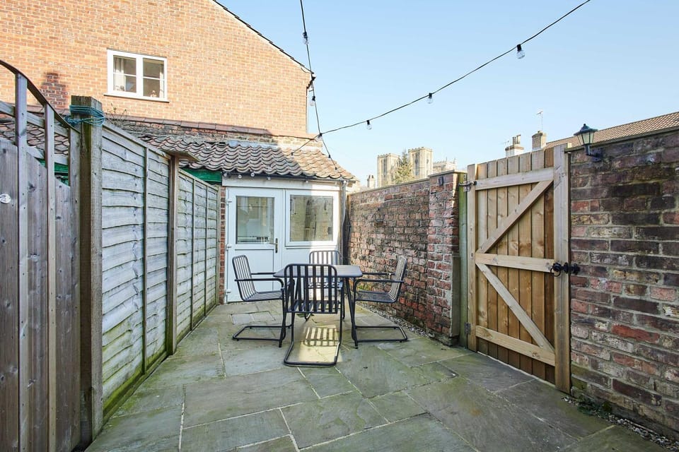 Property building, Patio, Dining area