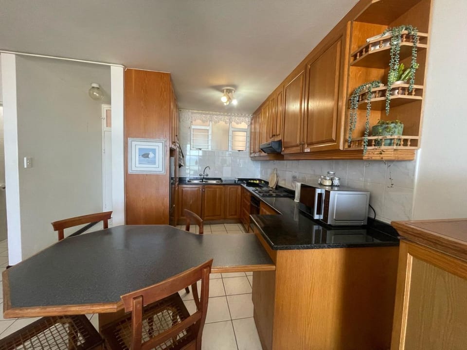 Kitchen or kitchenette, Dining area, oven, stove
