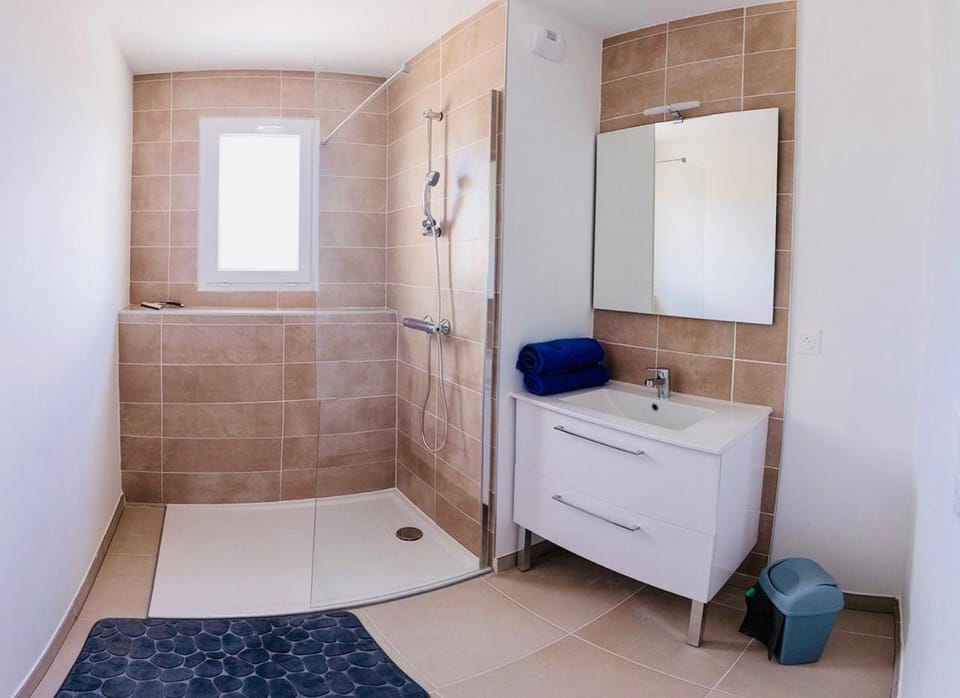 Shower, Bathroom, towels