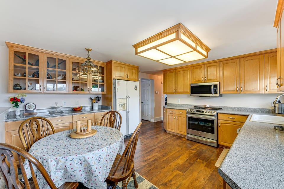 Bring a Pet: West Valley City House w/ Grill House in West Valley City