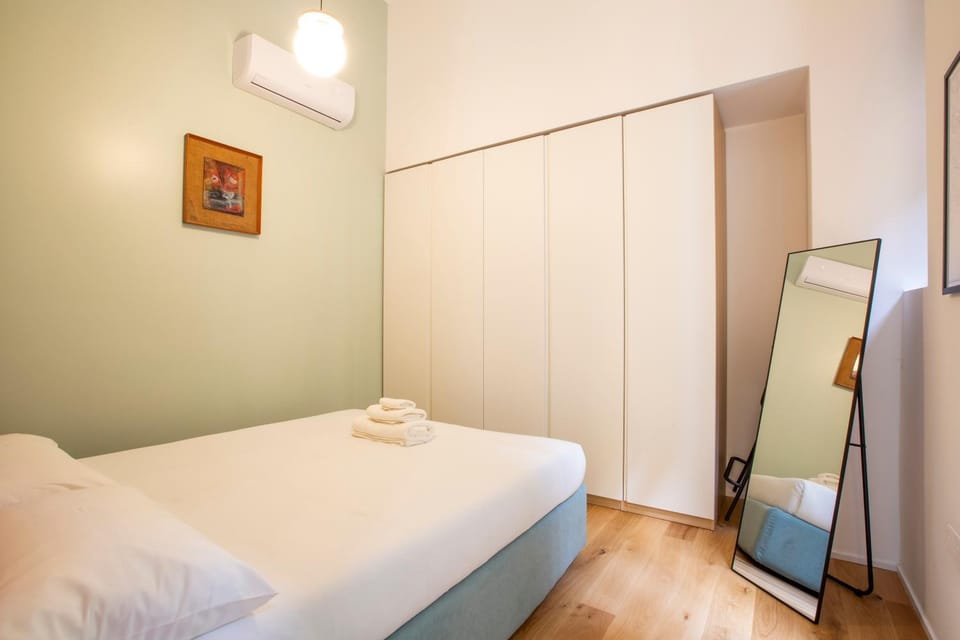 Bed, Bedroom, wardrobe, air conditioner