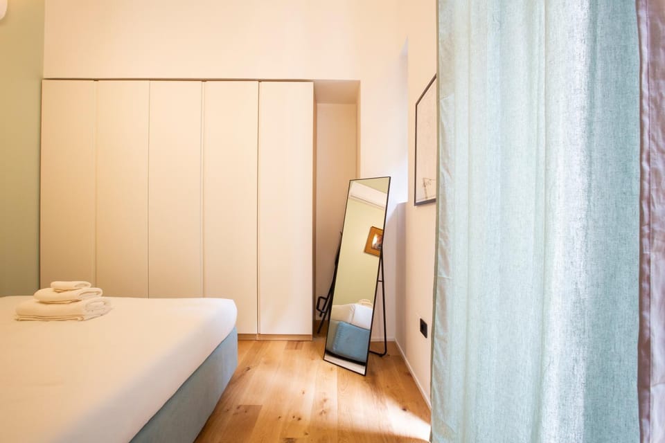 Bed, Photo of the whole room, towels, wardrobe