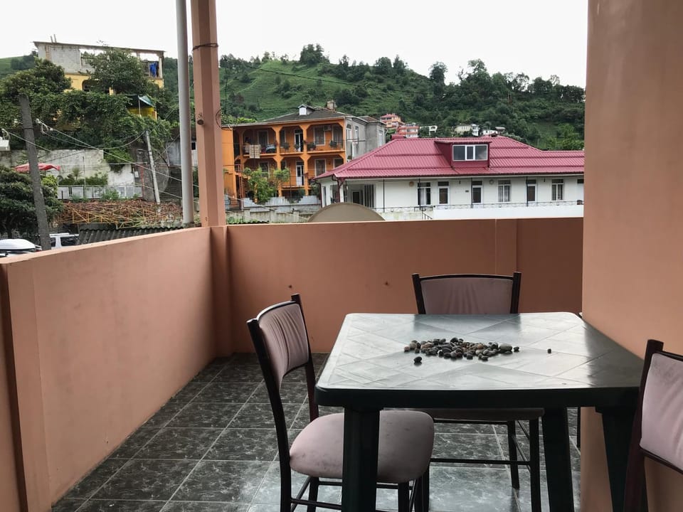 Balcony/Terrace, Mountain view