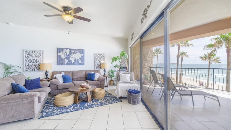 View (from property/room), Balcony/Terrace, Living room, Seating area, Sea view