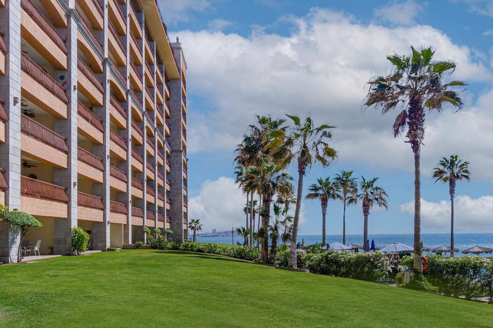 Property building, Day, Garden, Sea view
