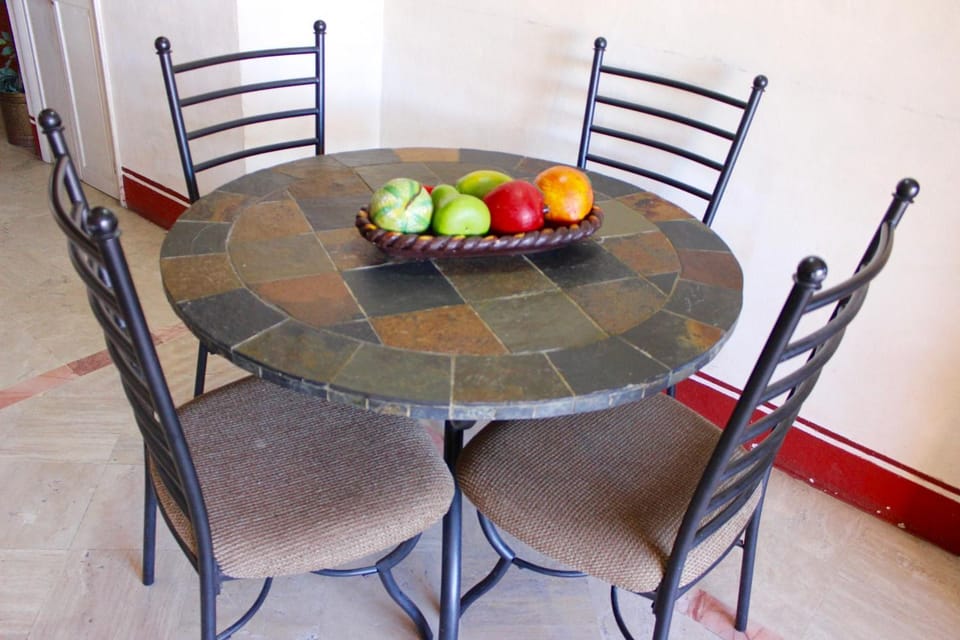 Seating area, Dining area