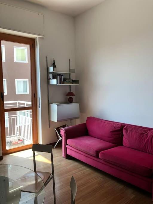 Central and Sunny Apartment - Navigli Apartment in Milan