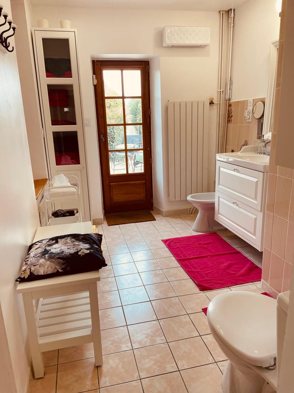 Toilet, Bathroom, bidet, towels