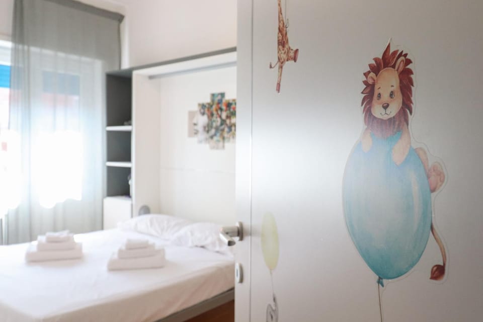 Bedroom, towels