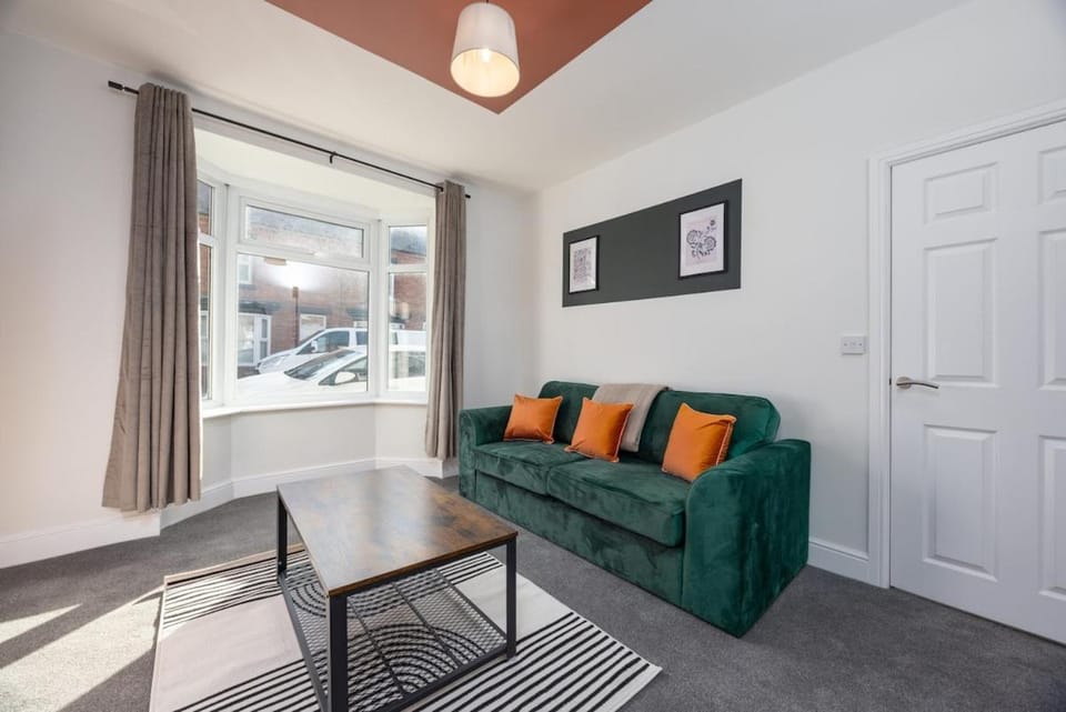 Comfortable & Well-Equipped Stay in Darlington House in Darlington