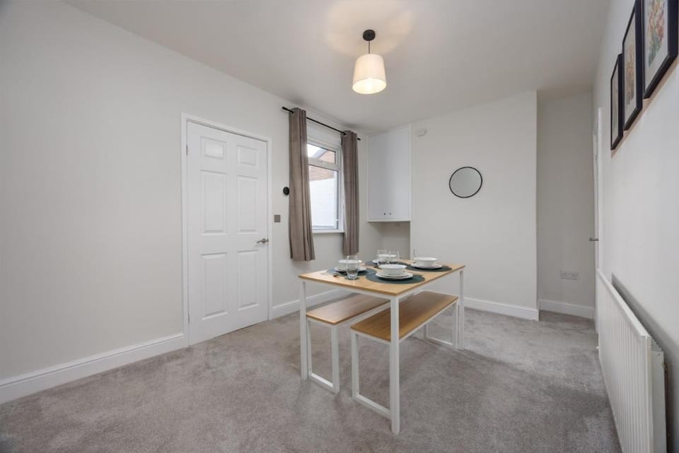 Comfortable & Well-Equipped Stay in Darlington House in Darlington