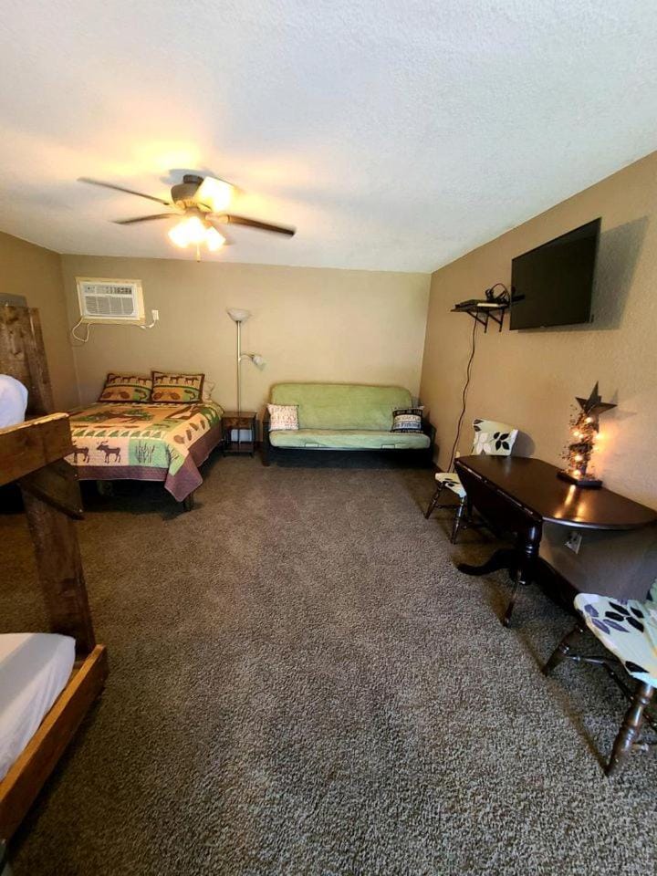 Cozy Cabin Rentals for a Family Getaway in Southeastern Iowa Cabin in Iowa