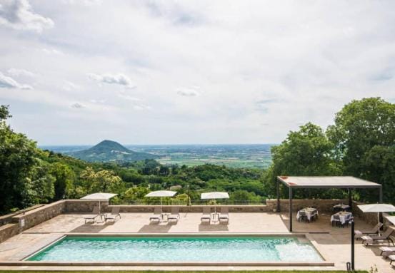 Patio, Nearby landmark, Day, Natural landscape, Mountain view, Pool view, Swimming pool, Swimming pool, sunbed