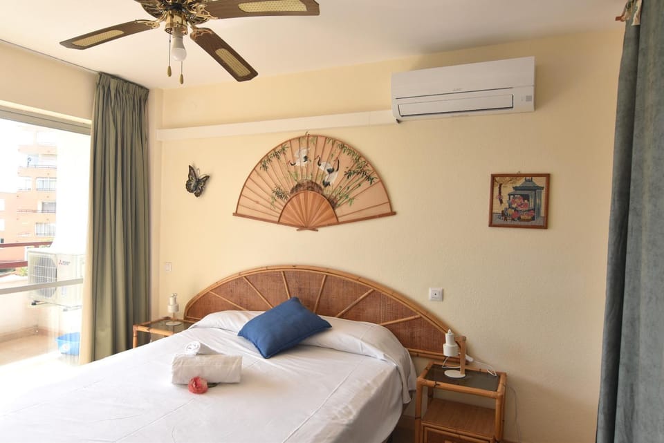 Photo of the whole room, Bedroom, air conditioner