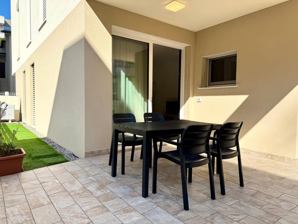 Patio, Dining area