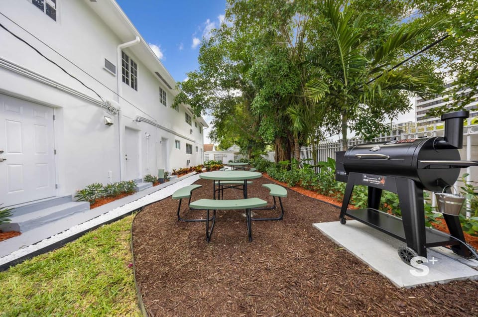 Modern 1-BD Miami Apt Gym, BBQ, Free Parking Apartment in Miami Shores