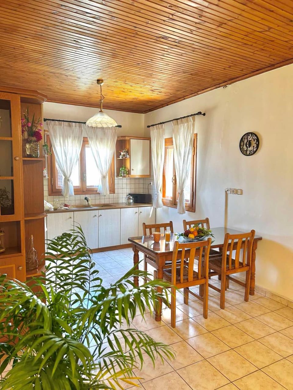 Dining area, kitchen