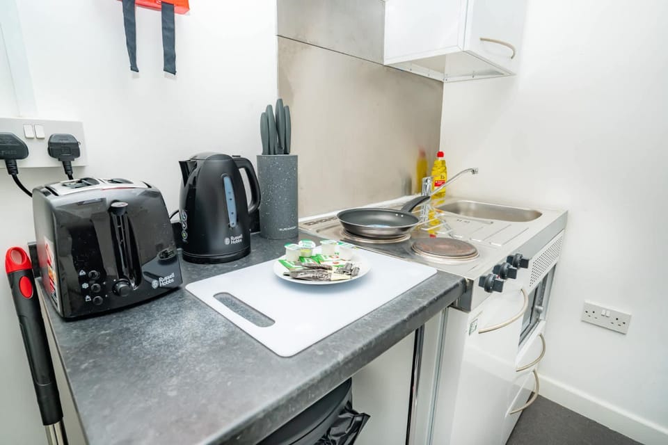 Compact & Cosy Central Coventry Budget Studio Apartment in Coventry