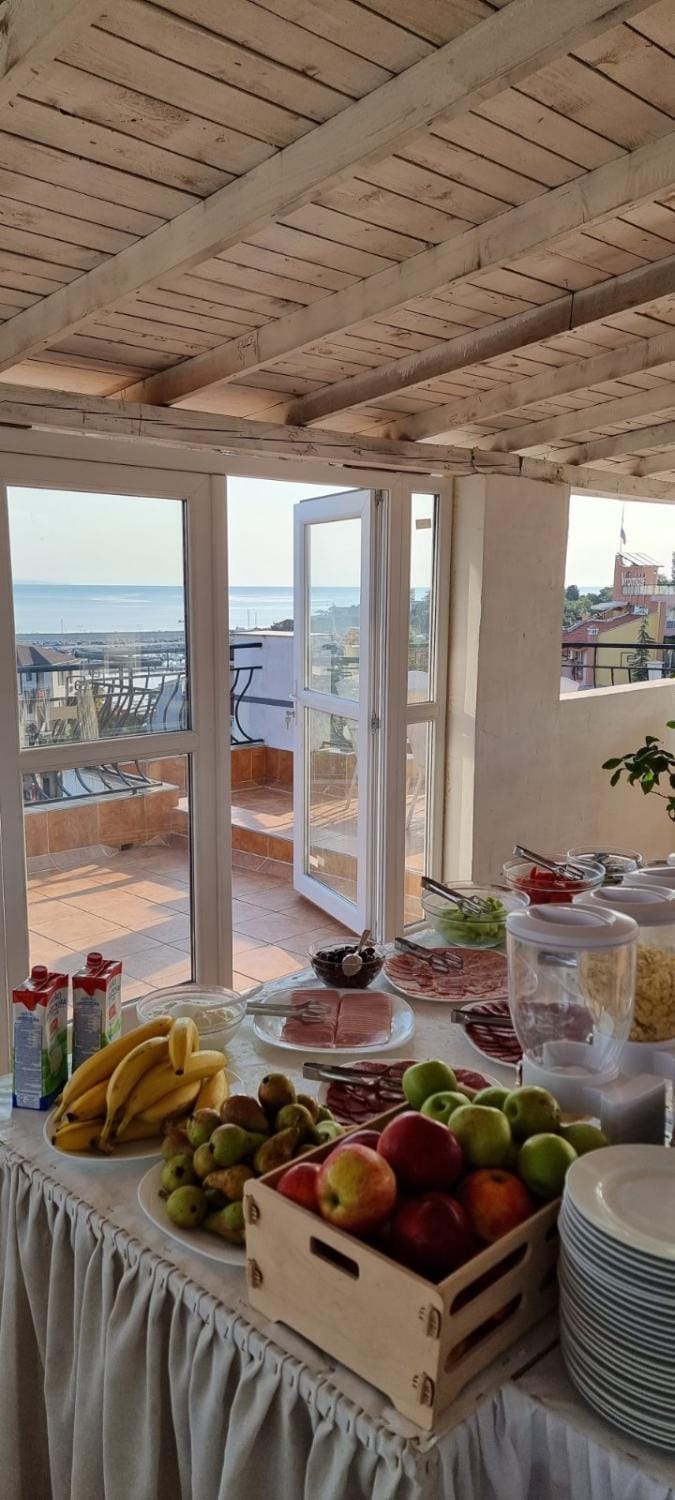 Food and drinks, Breakfast, Buffet breakfast