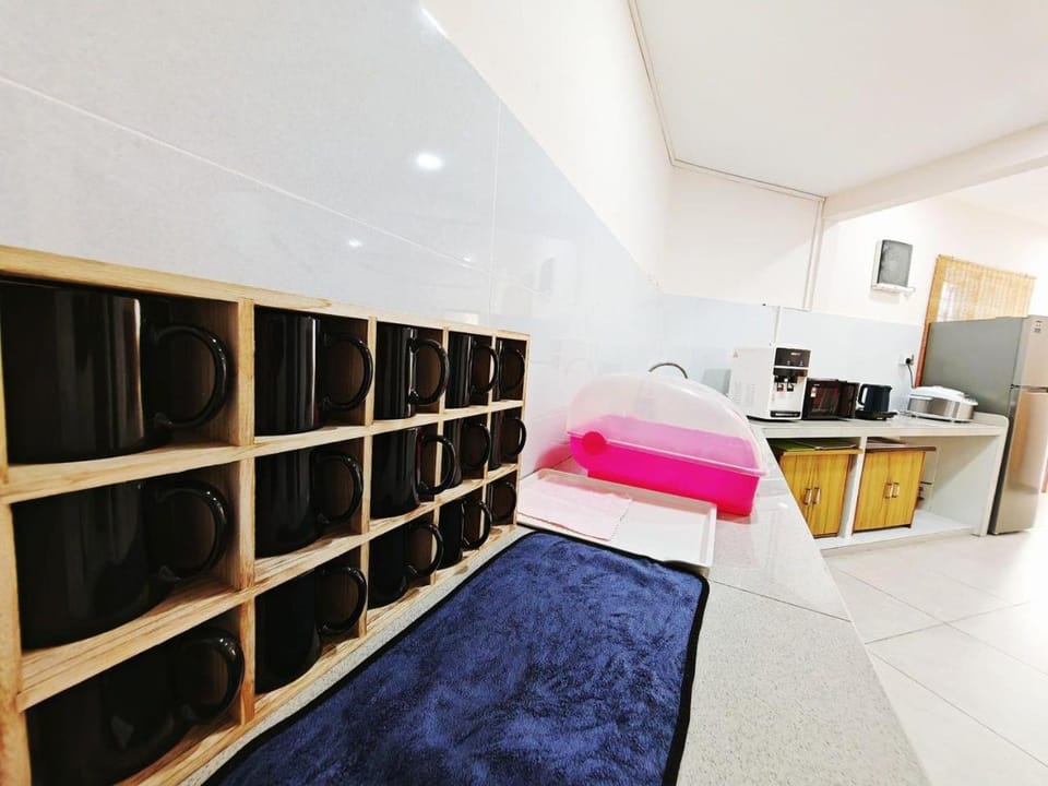 45GeorgeTown Multi Family corner lot free parking food convenience stores nearby House in George Town