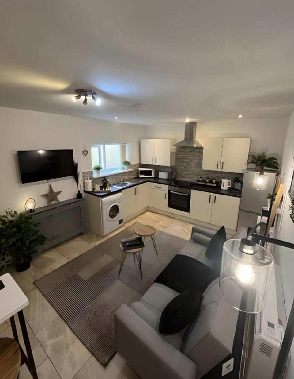 Kitchen or kitchenette, Living room, Seating area, Dining area, Evening entertainment, stove