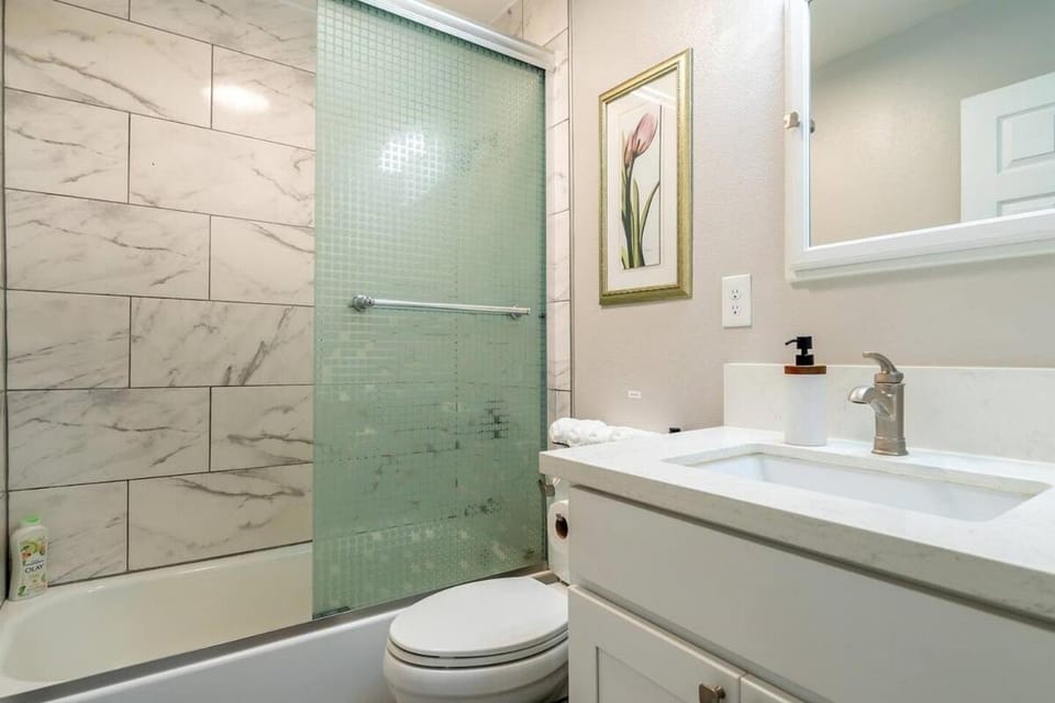Modern Oasis for Families & Business, Pets OK, EV House in Orange