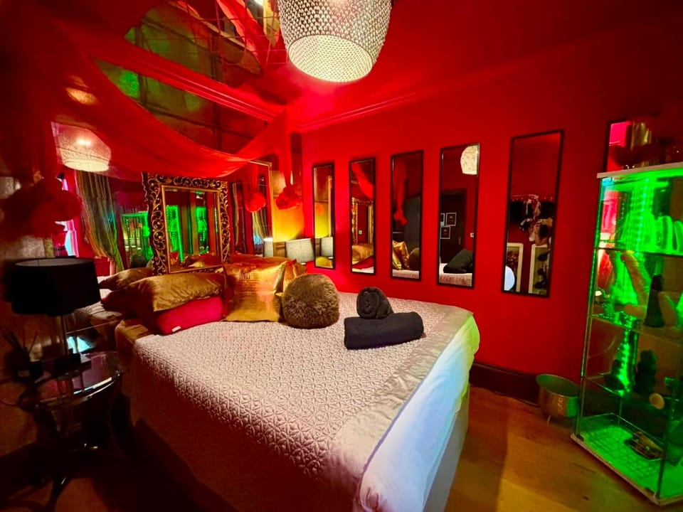 Designer Naughty Boutique Seafront Apartment in Brighton