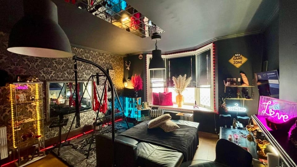 Designer Naughty Boutique Seafront Apartment in Brighton