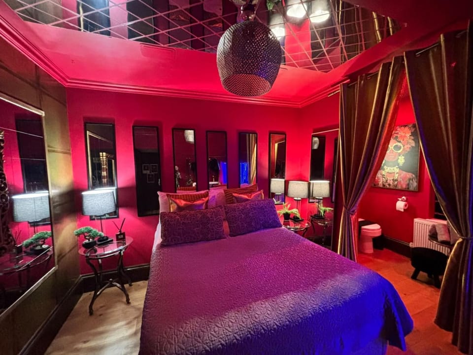 Designer Naughty Boutique Seafront Apartment in Brighton