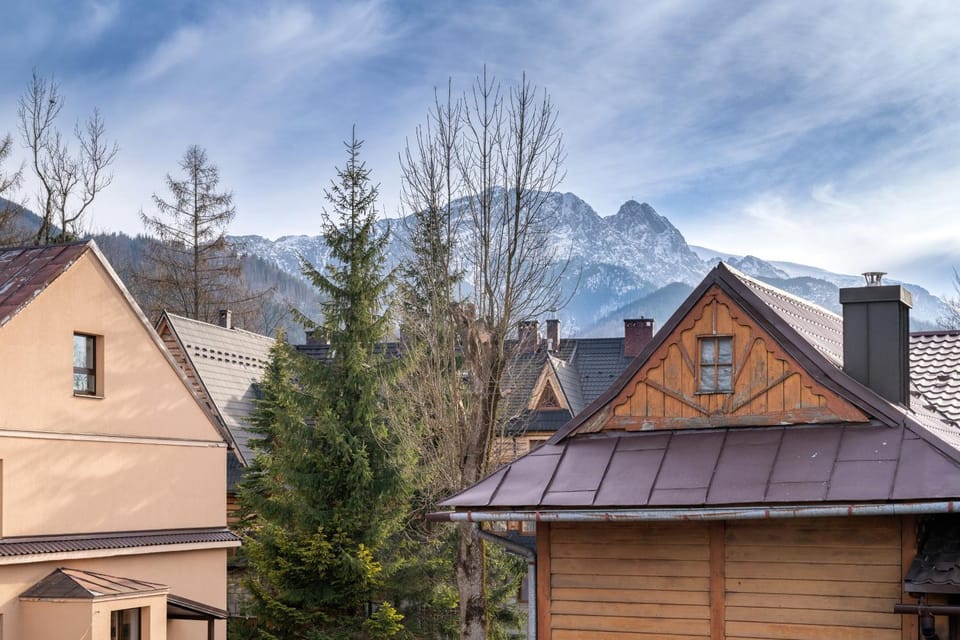 Property building, Nearby landmark, Day, Natural landscape, Mountain view