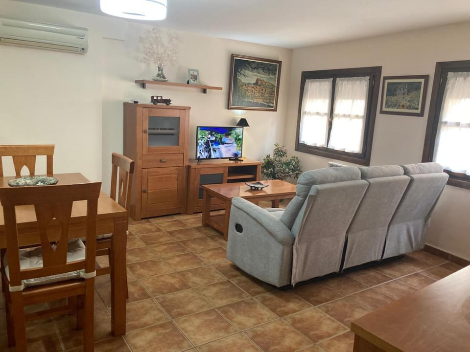 TV and multimedia, Living room, Dining area, oven