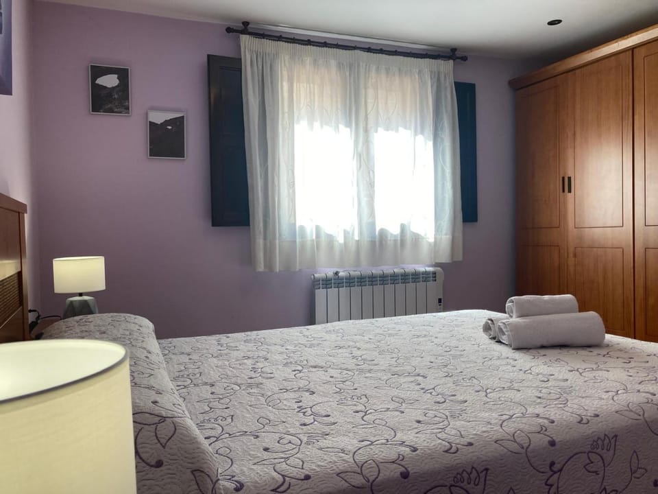 Bed, Photo of the whole room, Bedroom, wardrobe