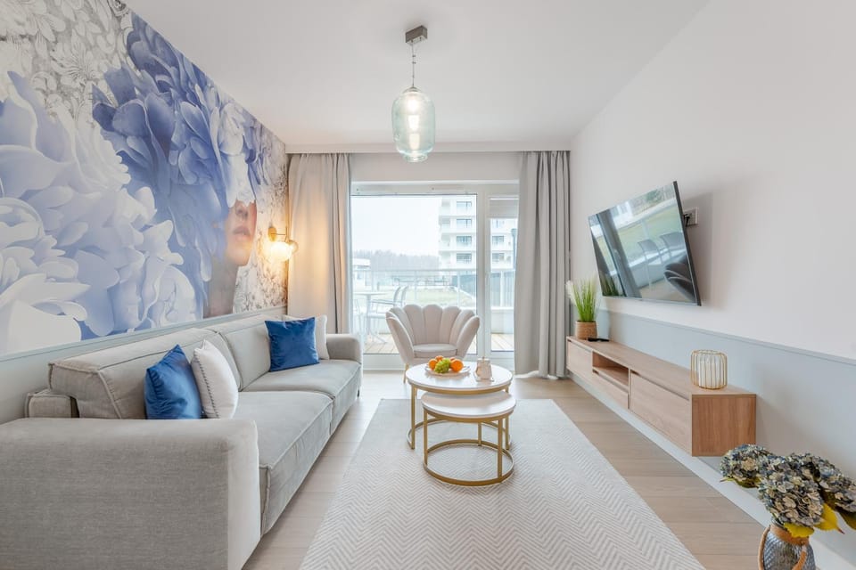 Communal lounge/ TV room, TV and multimedia, Living room, Seating area, Evening entertainment