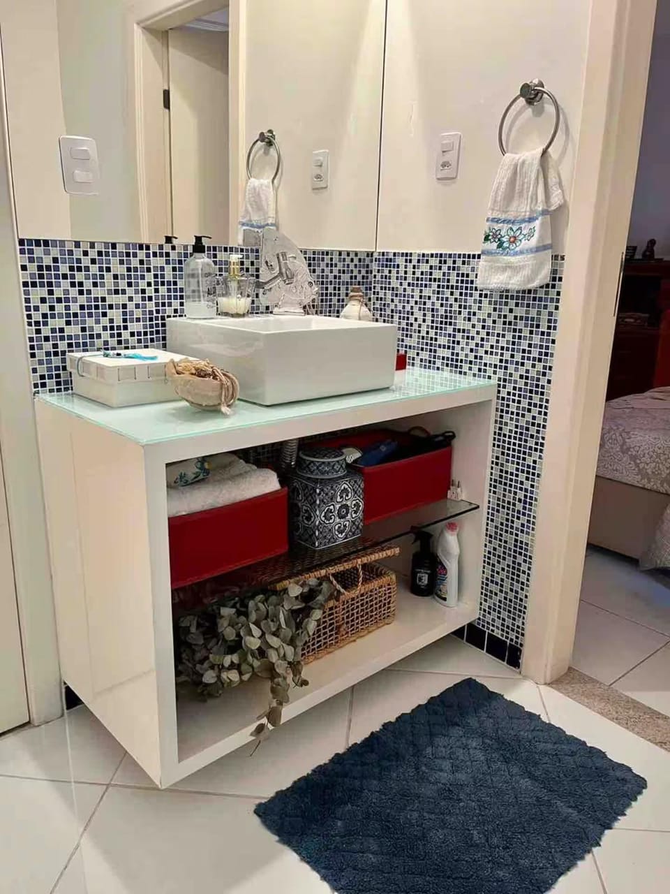 Bathroom, hair dryier, towels