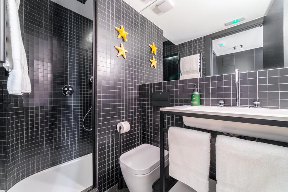 Shower, Bathroom, towels
