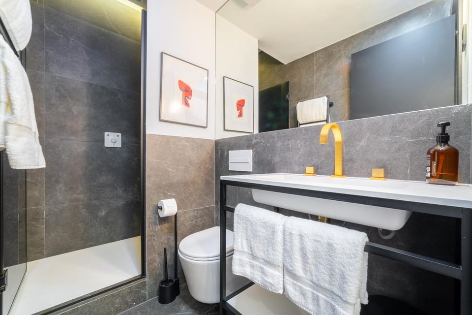 Shower, Bathroom, hair dryier, towels