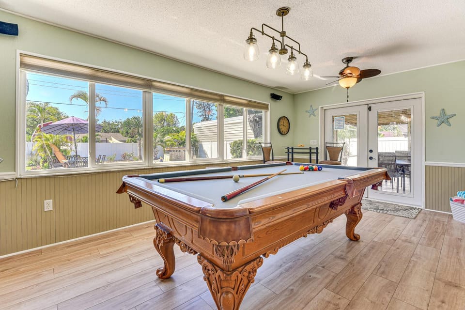 9 Mi to Coquina Beach: Home w/ Pool & BBQ House in Bradenton